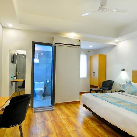 The Red York Hotel Ghaziabad Exterior photo