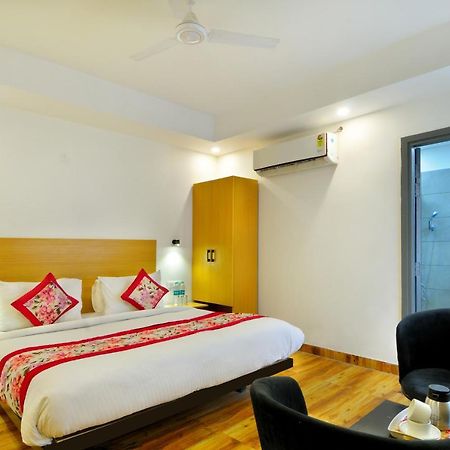The Red York Hotel Ghaziabad Exterior photo