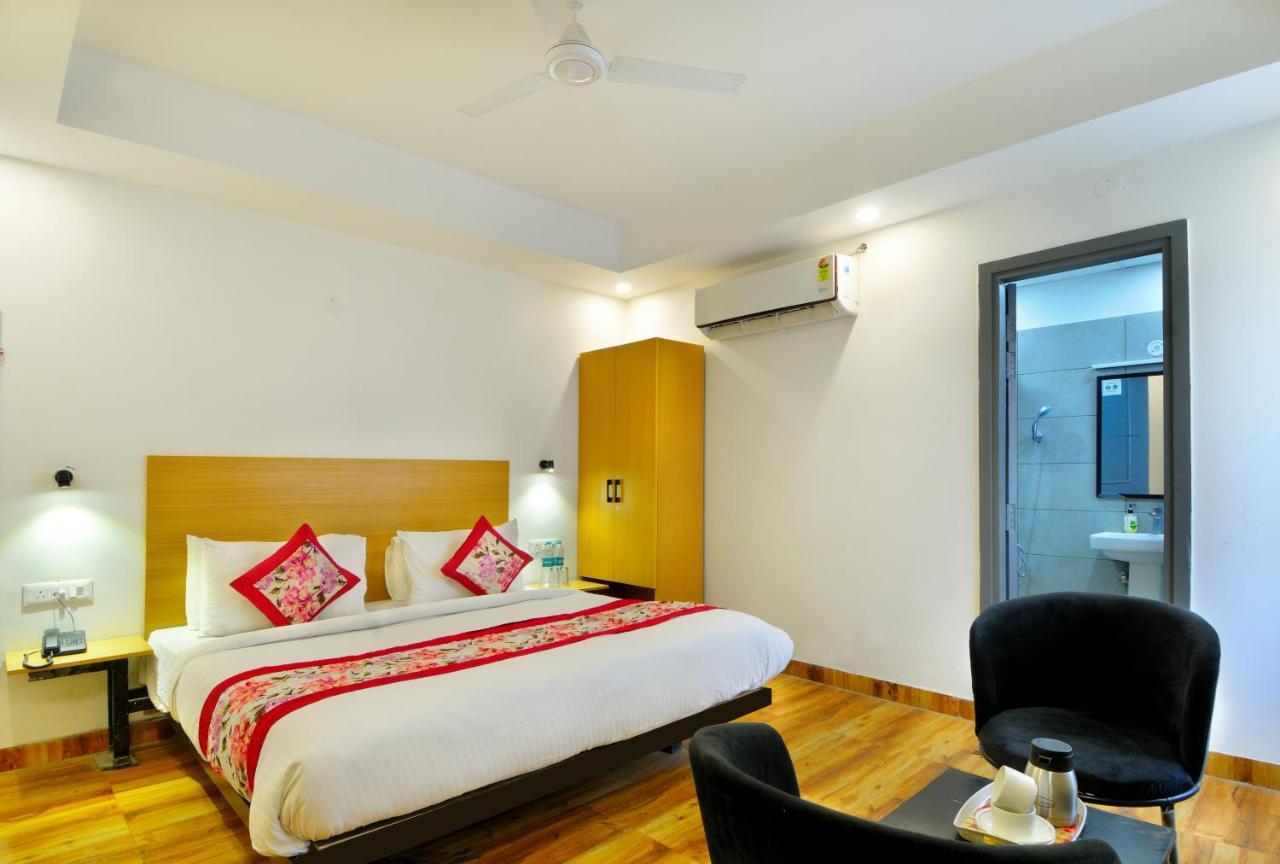 The Red York Hotel Ghaziabad Exterior photo